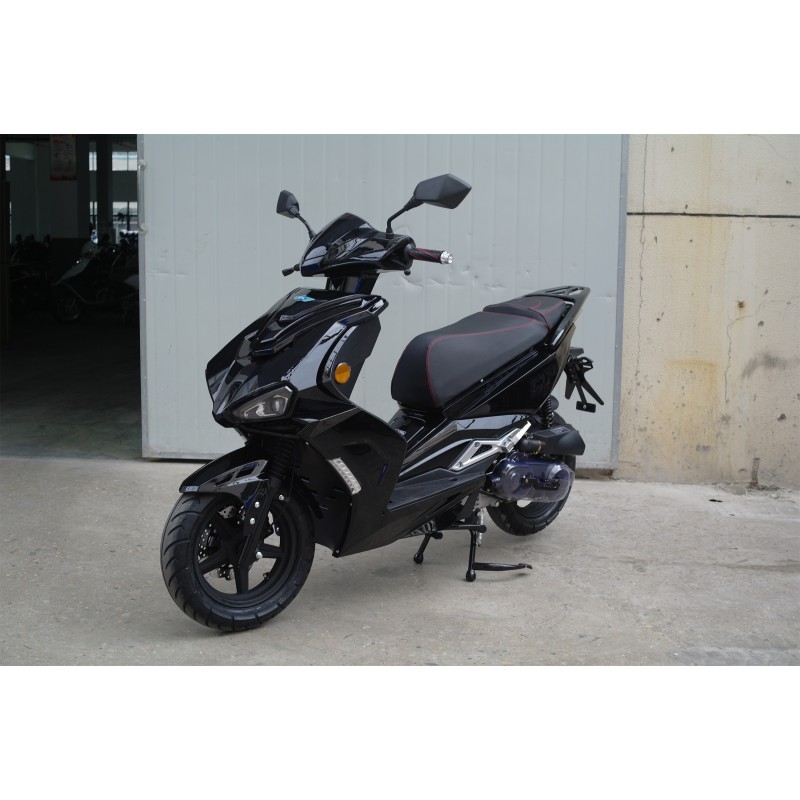 Scooter Livraison 2 grands coffres neuf garanti