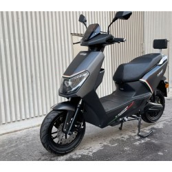 MAGNIFIQUE SCOOTER ELECTRIQUE