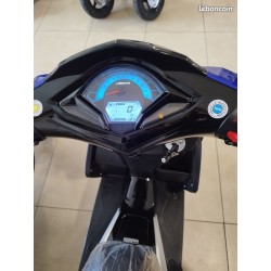 Scooter Livraison 2 grands coffres neuf garanti